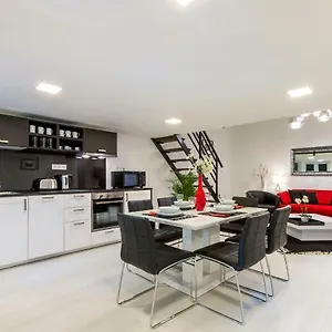 https://little-americas-theater.inbudapesthotels.com